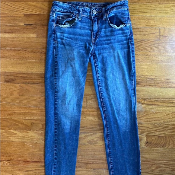 MEDIUM WASH MID RIDE JEANS - Picture 3 of 5